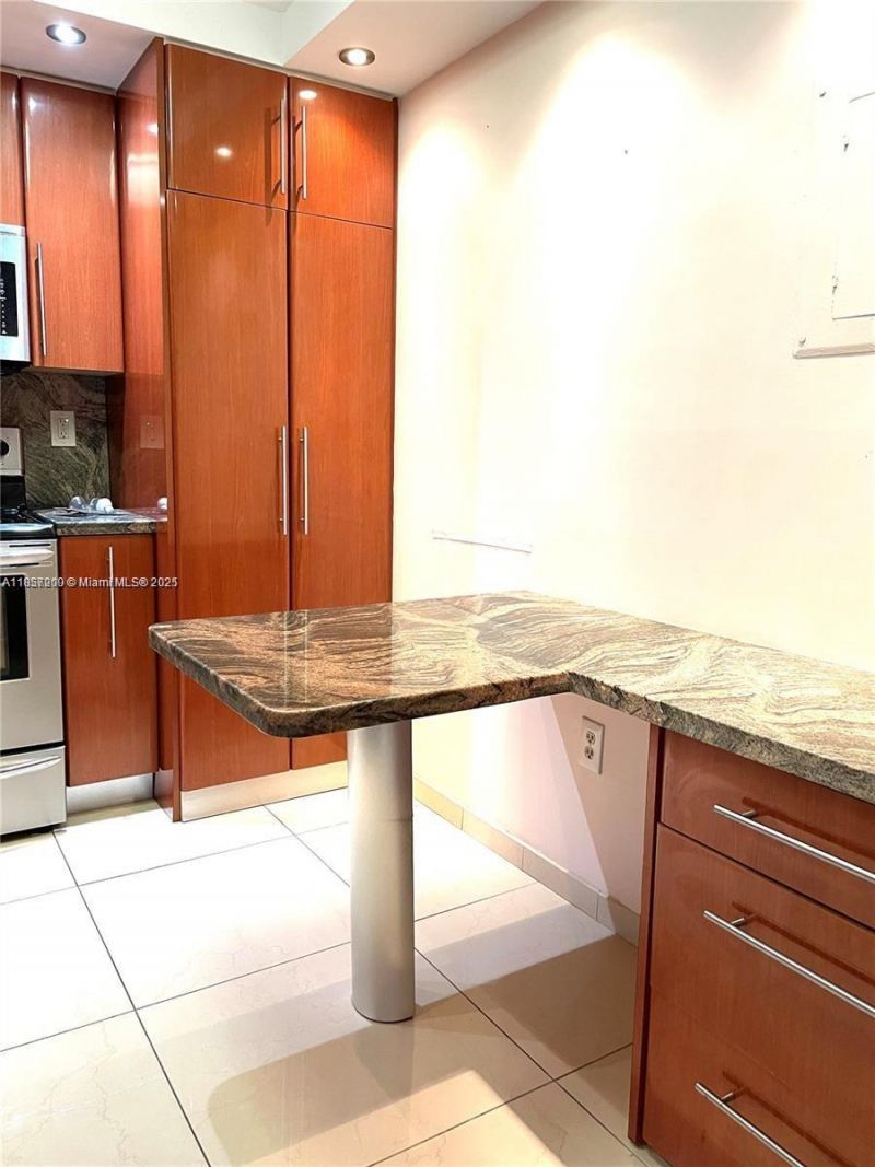 210 174th St, Unit 1103, Sunny Isles Beach, FL 33160 Photo