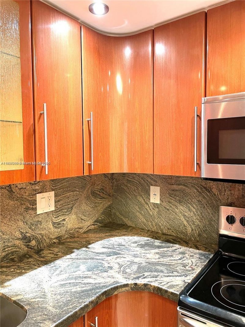 210 174th St, Unit 1103, Sunny Isles Beach, FL 33160 Photo