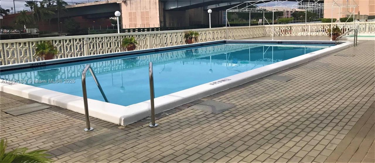 1825 S Ocean Dr, Unit 401, Hallandale Beach, FL 33009 Photo