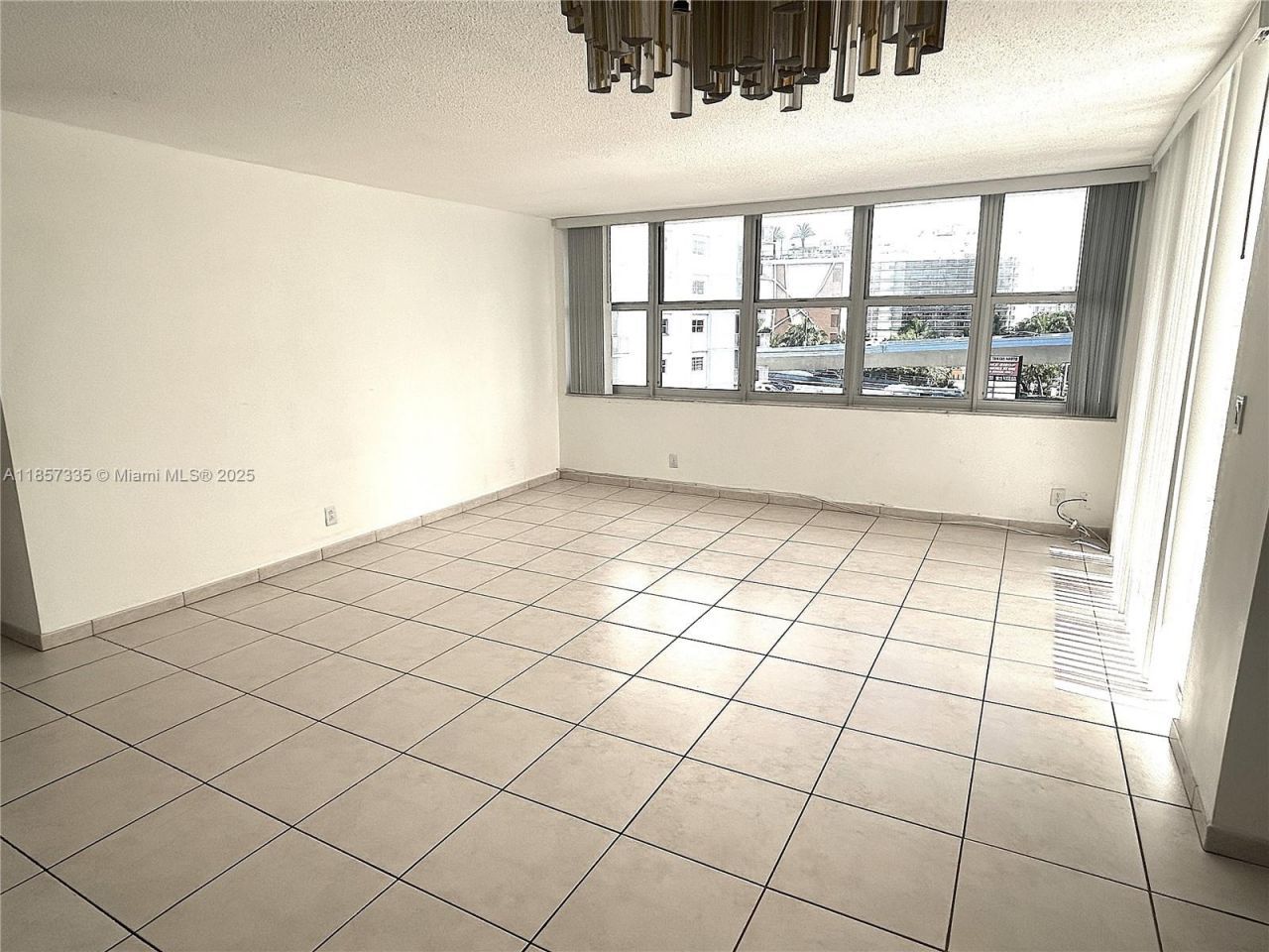 1825 S Ocean Dr, Unit 401, Hallandale Beach, FL 33009 Photo