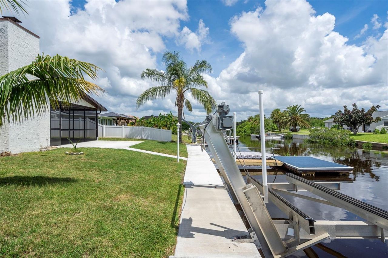 9910 Island Harbor Drive, Port Richey, FL 34668 Photo