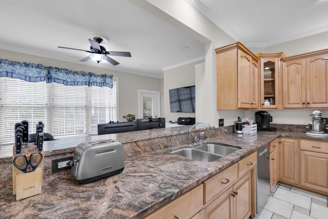 2595 Royal Oak Drive Photo 16