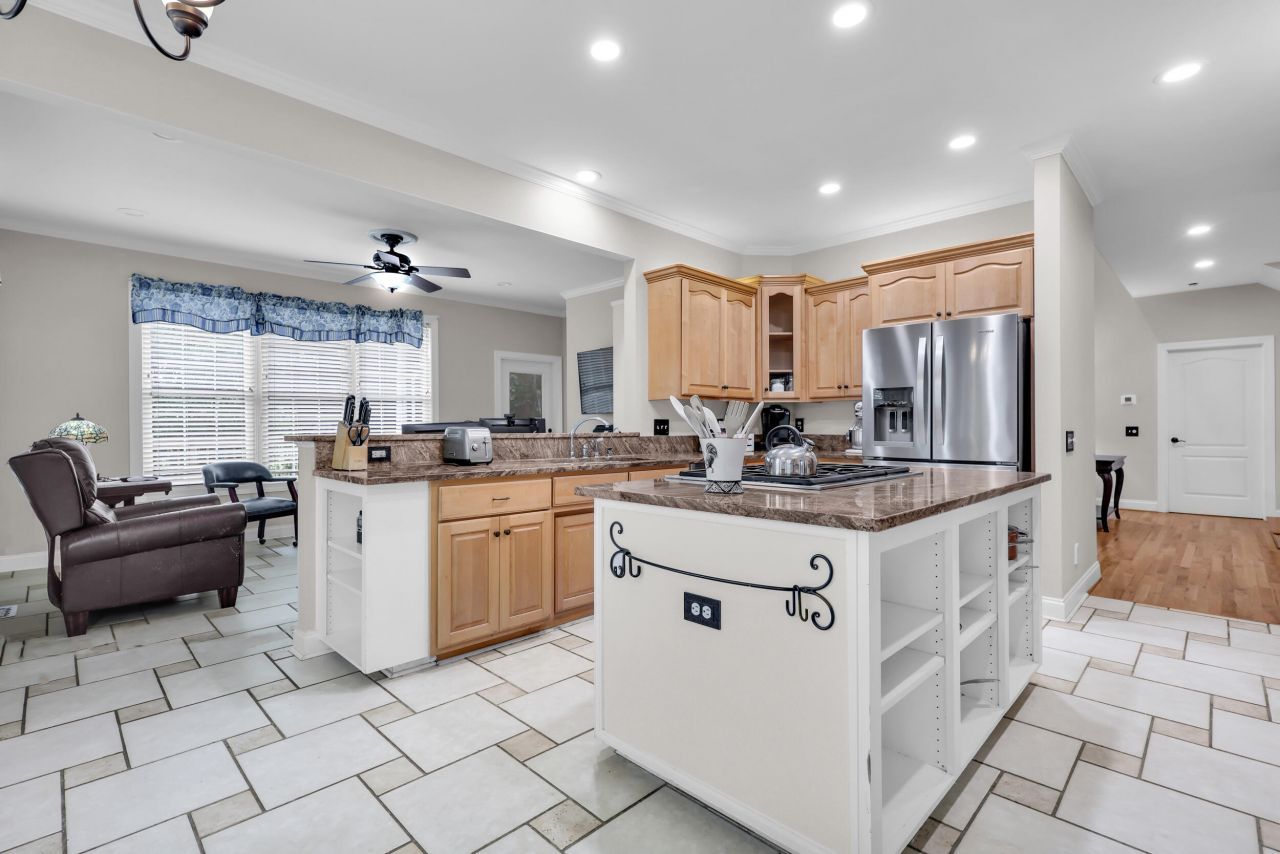 2595 Royal Oak Drive Photo 18