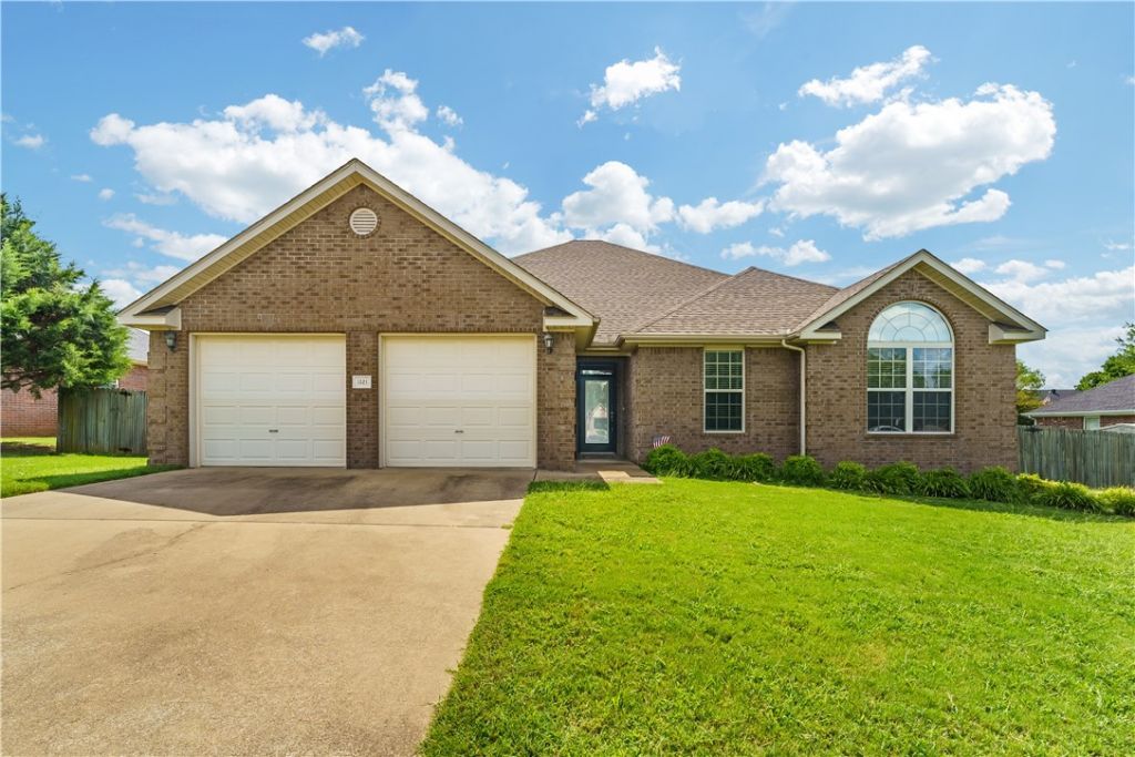 1321 S St. Andrews Circle Fayetteville, AR 72701