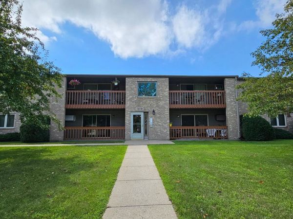 1210 Long Avenue, Unit 202, Detroit Lakes, MN 56501