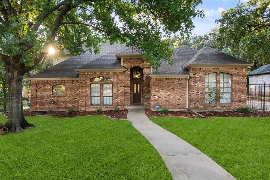 424 Windjammer Lane, Azle, TX 76020 Main Photo