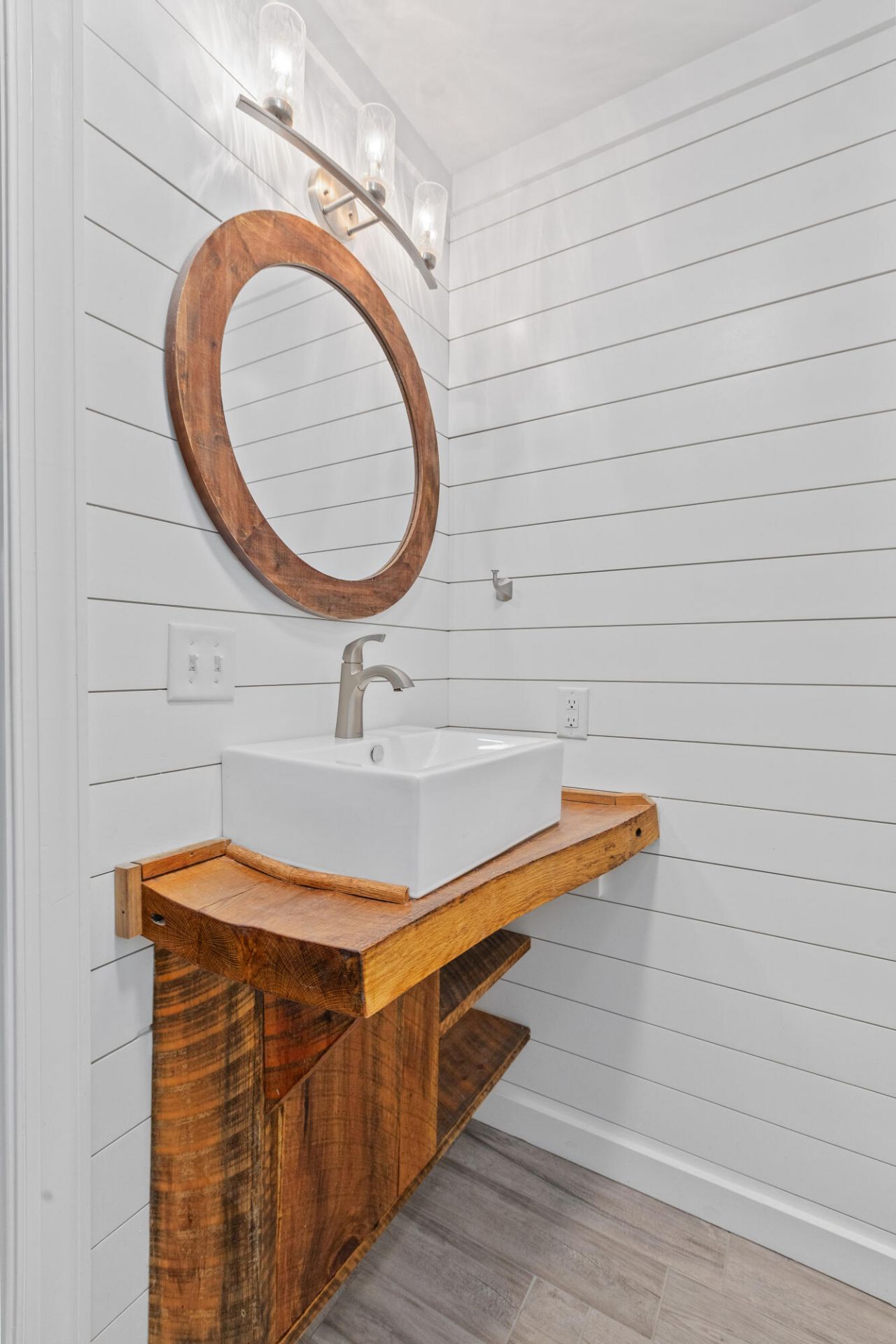 1359 Whitehouse Boulevard Photo 21