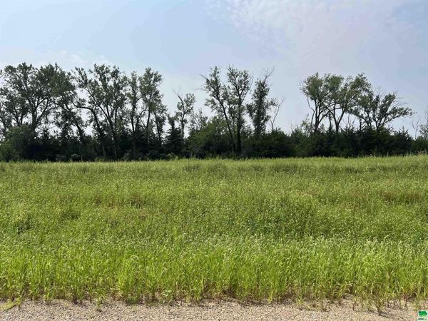 46027 Daniel Place, Vermillion, SD 57069