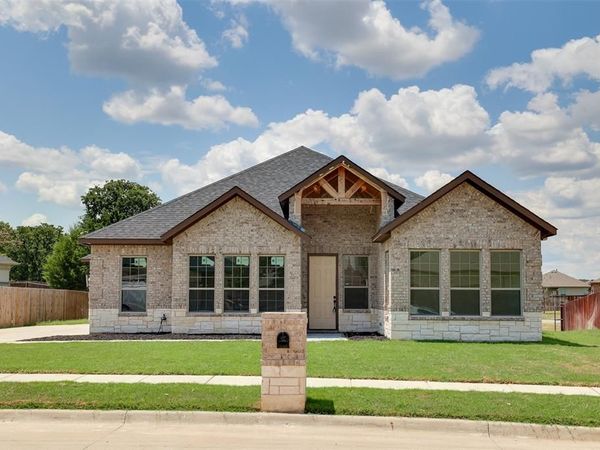 1601 Sea Breeze Court, Azle, TX 76020