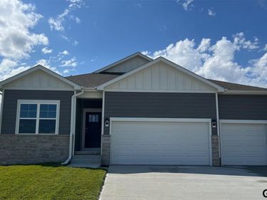 6215 Harvest Drive, Papillion, NE 68157