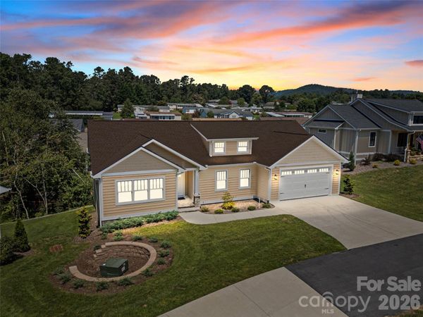 54 Olde Oak Lane, Hendersonville, NC 28792
