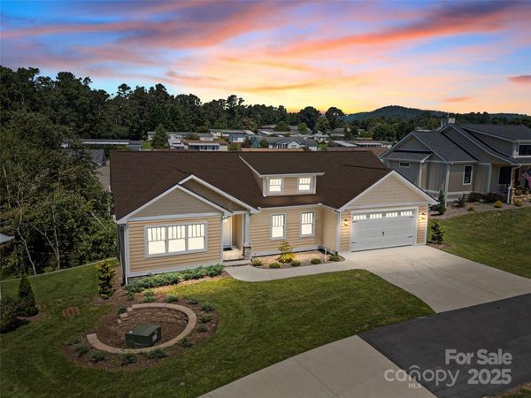 54 Olde Oak Lane, Hendersonville, NC 28792