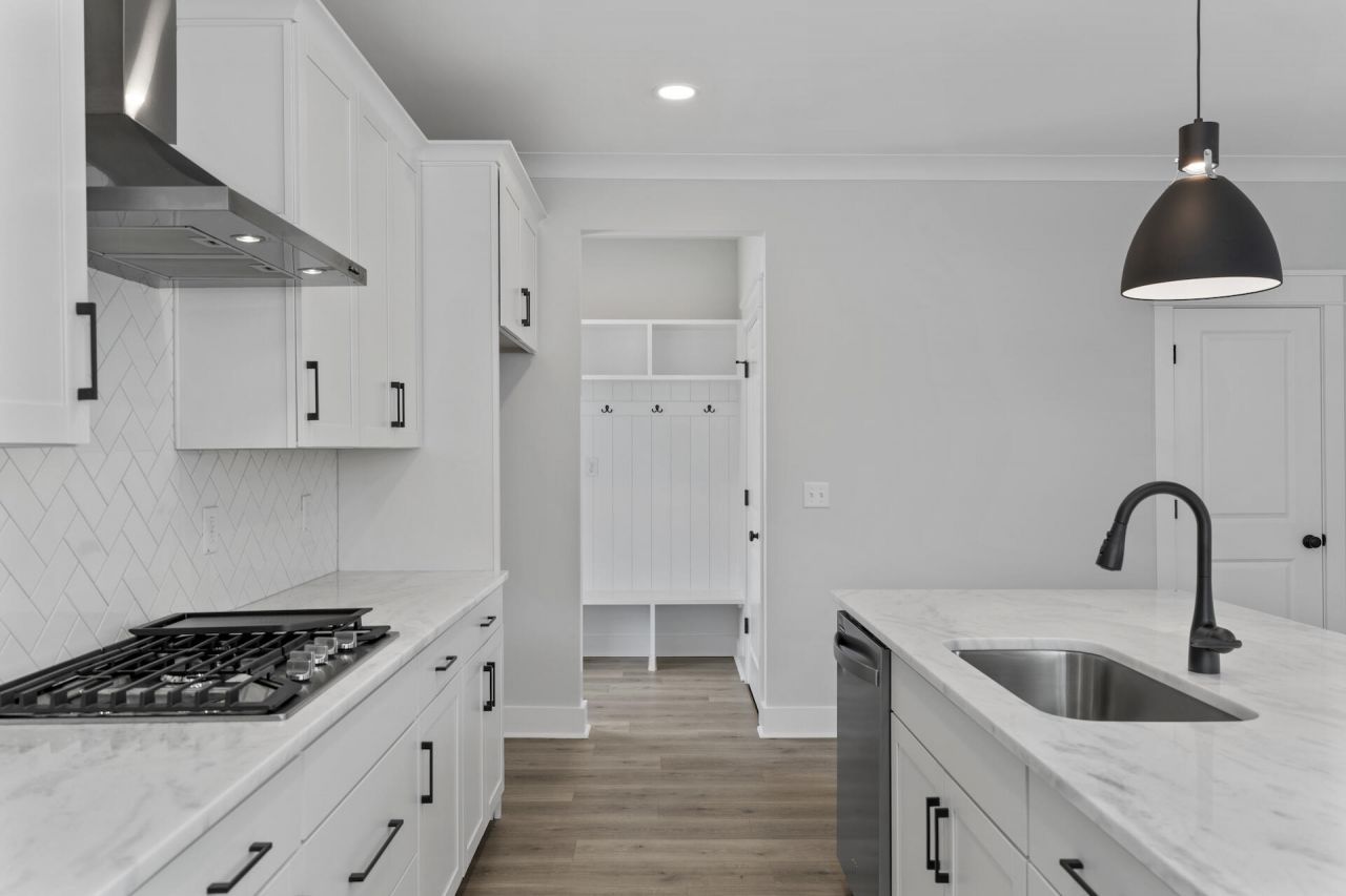 2114 Blue Bayou Boulevard Photo 9