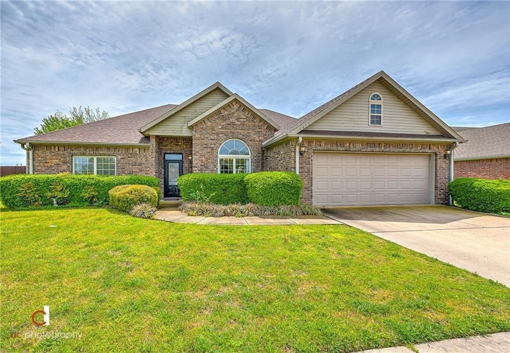 1201 SW Willow Bend Avenue, Bentonville, AR 72712 Main Photo