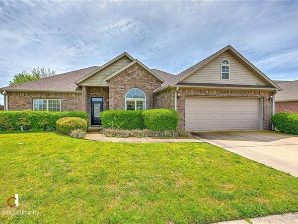 1201 SW Willow Bend Avenue, Bentonville, AR 72712