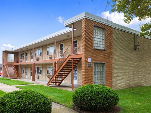 6256 W 64th Place, Unit 104, Chicago, IL 60638