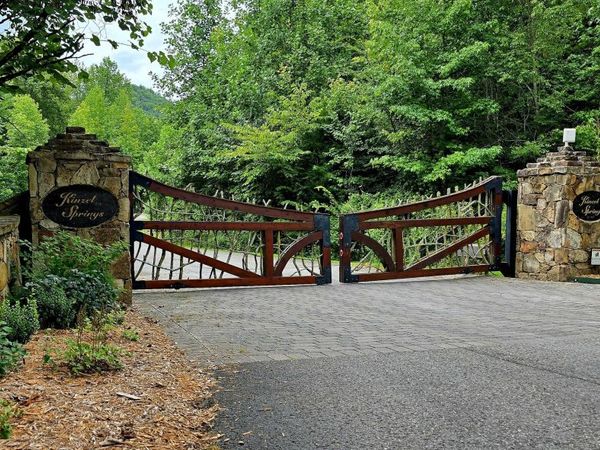 491 Chetola Tr, Townsend, TN 37882