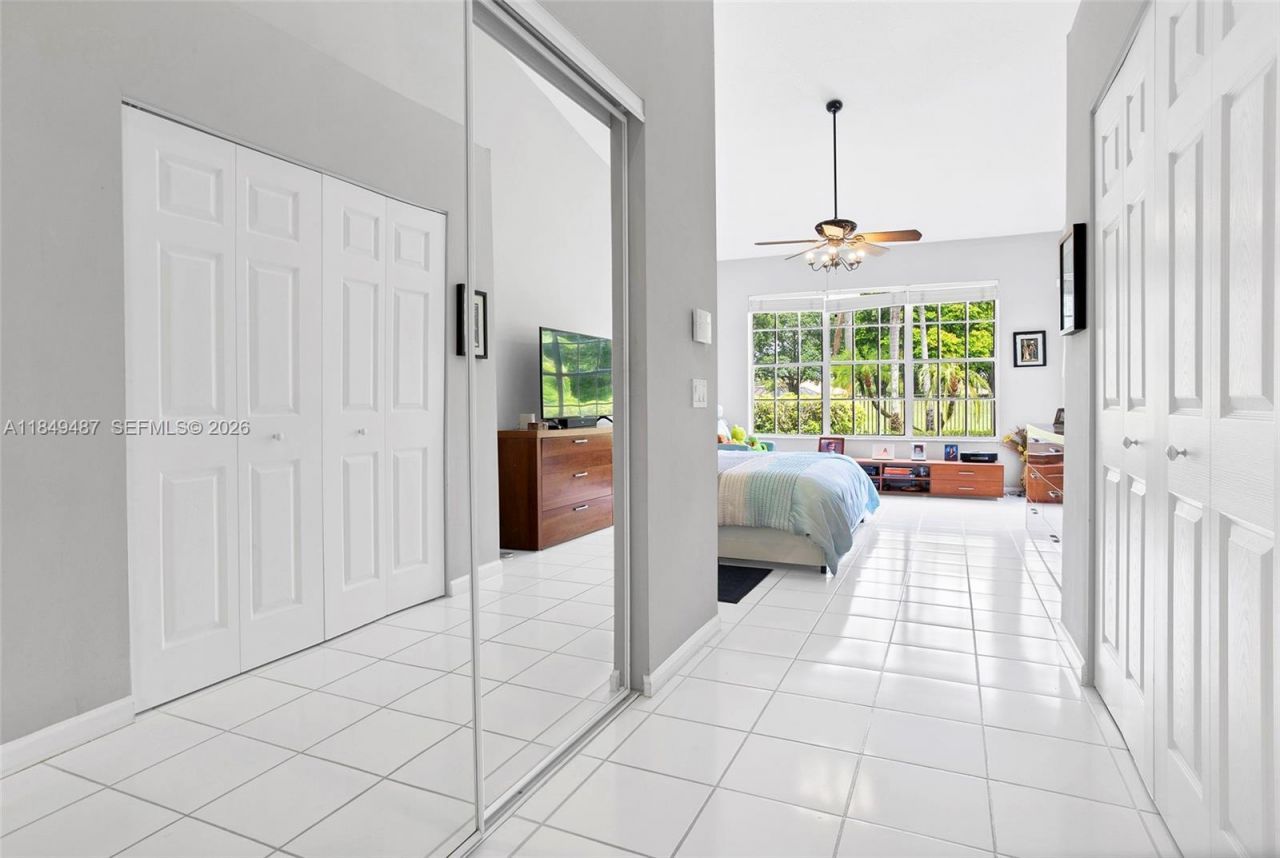 2613 Oakbrook Dr, Weston, FL 33332 Photo