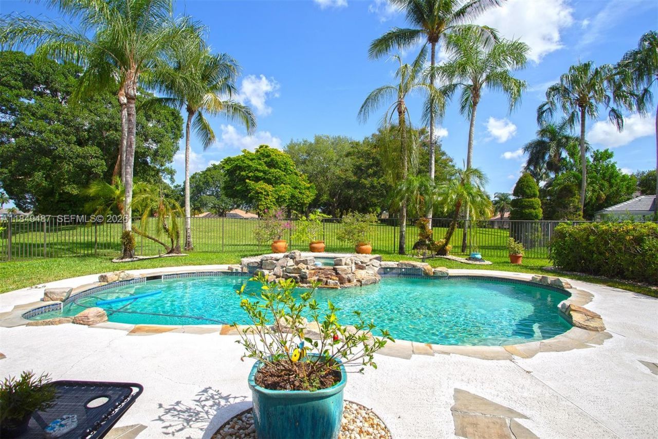 2613 Oakbrook Dr, Weston, FL 33332 Photo