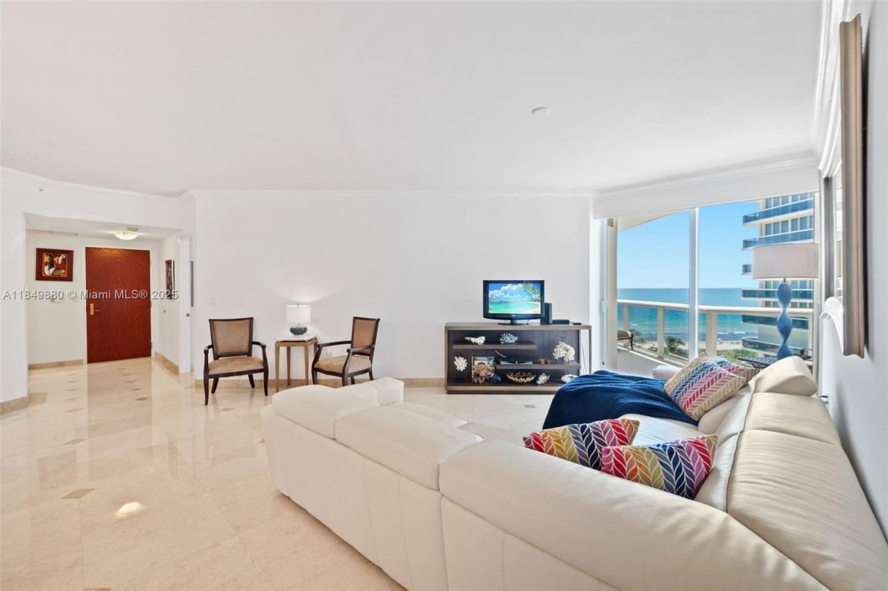 9595 Collins Ave, Unit N7-D, Surfside, FL 33154 Photo