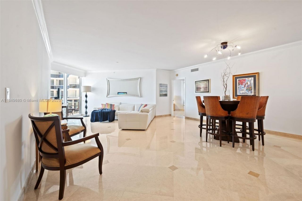 9595 Collins Ave, Unit N7-D, Surfside, FL 33154 Photo