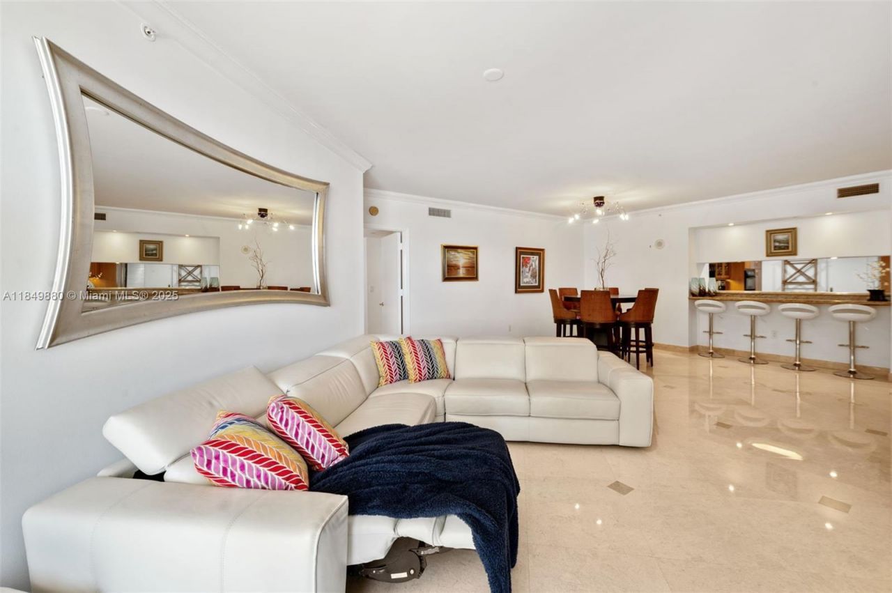 9595 Collins Ave, Unit N7-D, Surfside, FL 33154 Photo