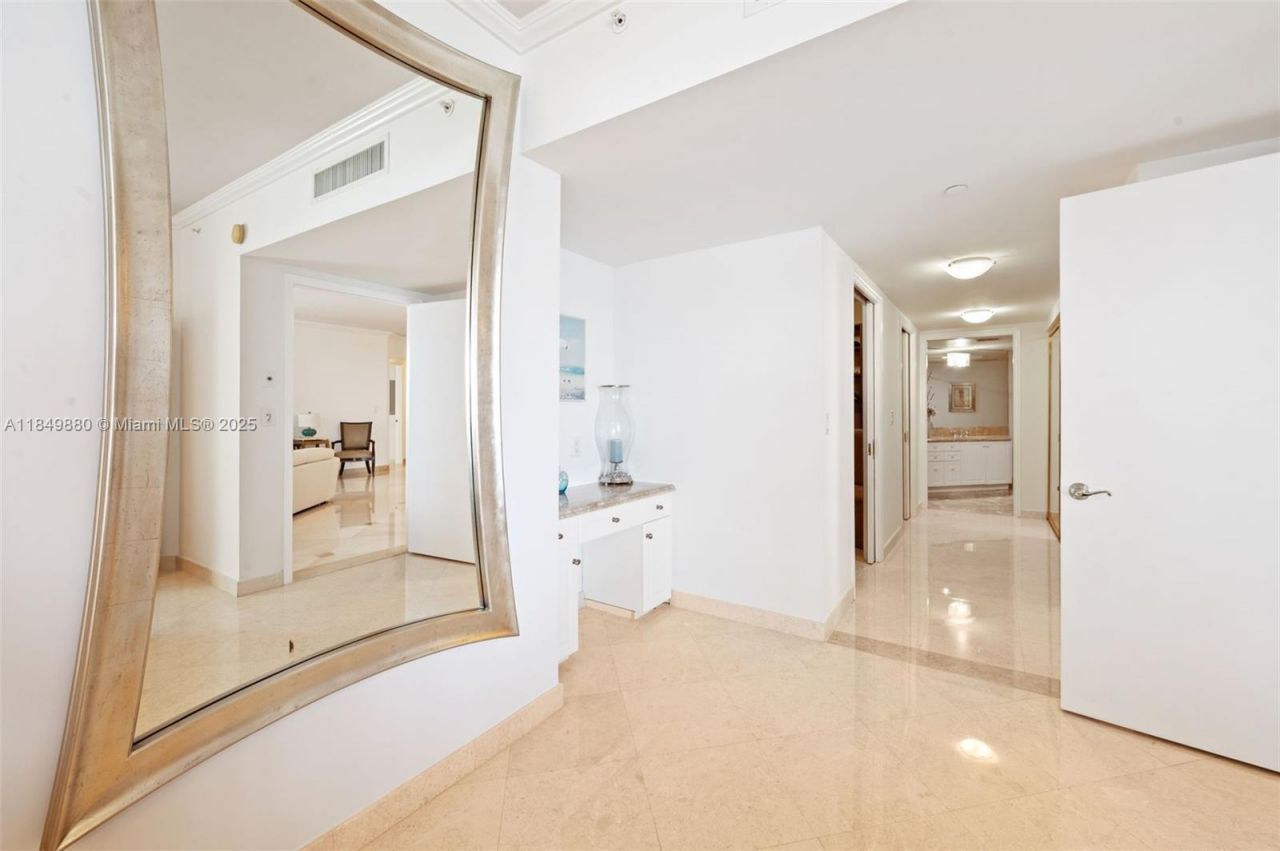 9595 Collins Ave, Unit N7-D, Surfside, FL 33154 Photo