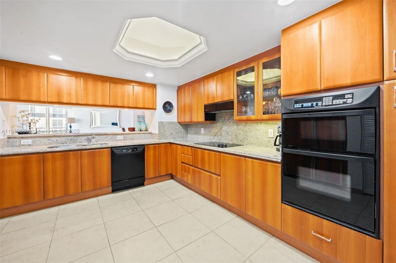 9595 Collins Ave, Unit N7-D, Surfside, FL 33154 Photo