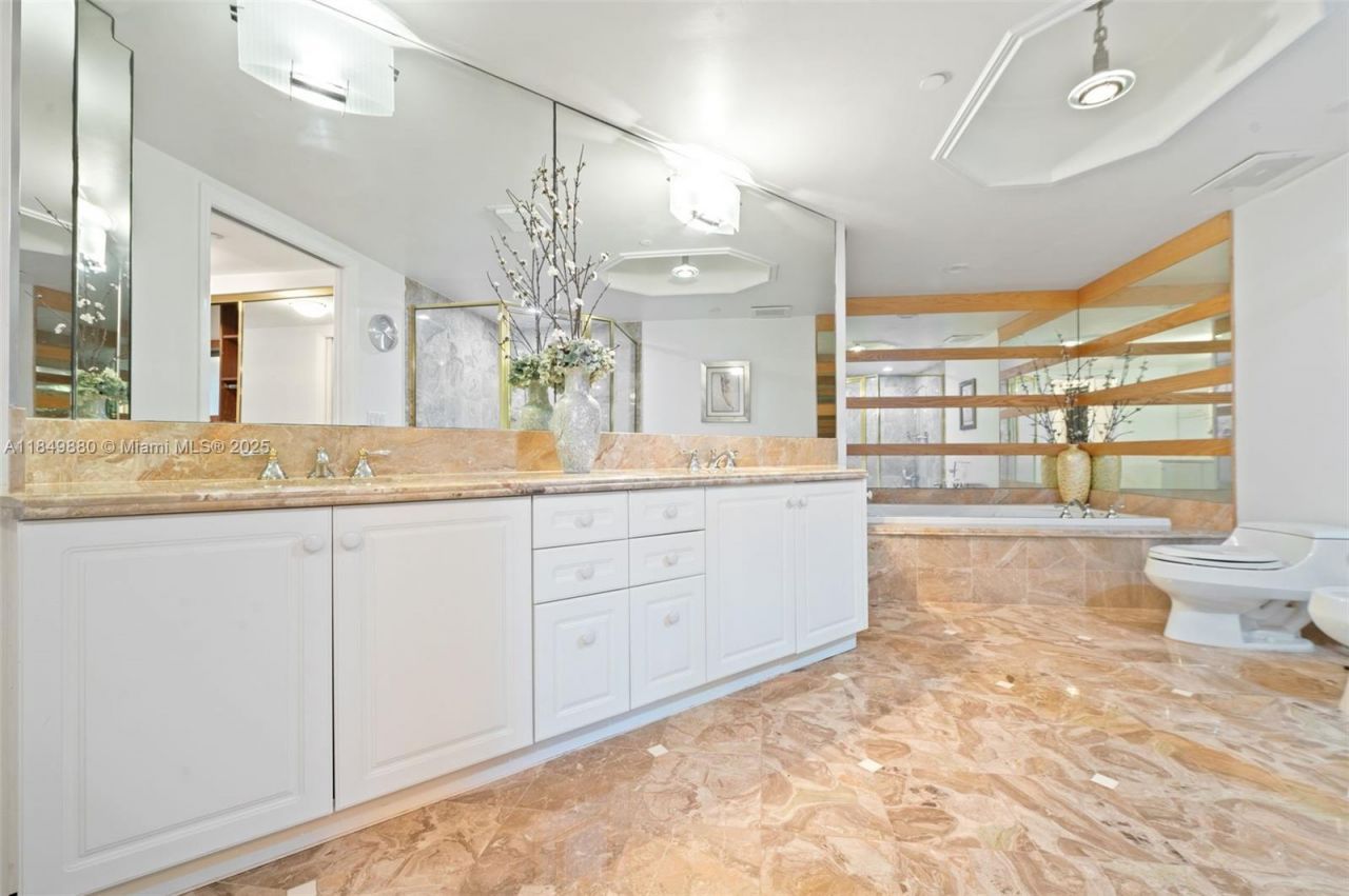 9595 Collins Ave, Unit N7-D, Surfside, FL 33154 Photo