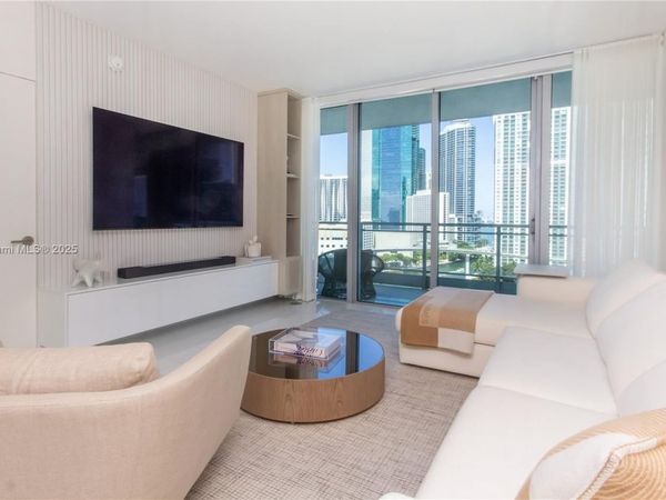 92 SW 3rd St, Unit 1711, Miami, FL 33130