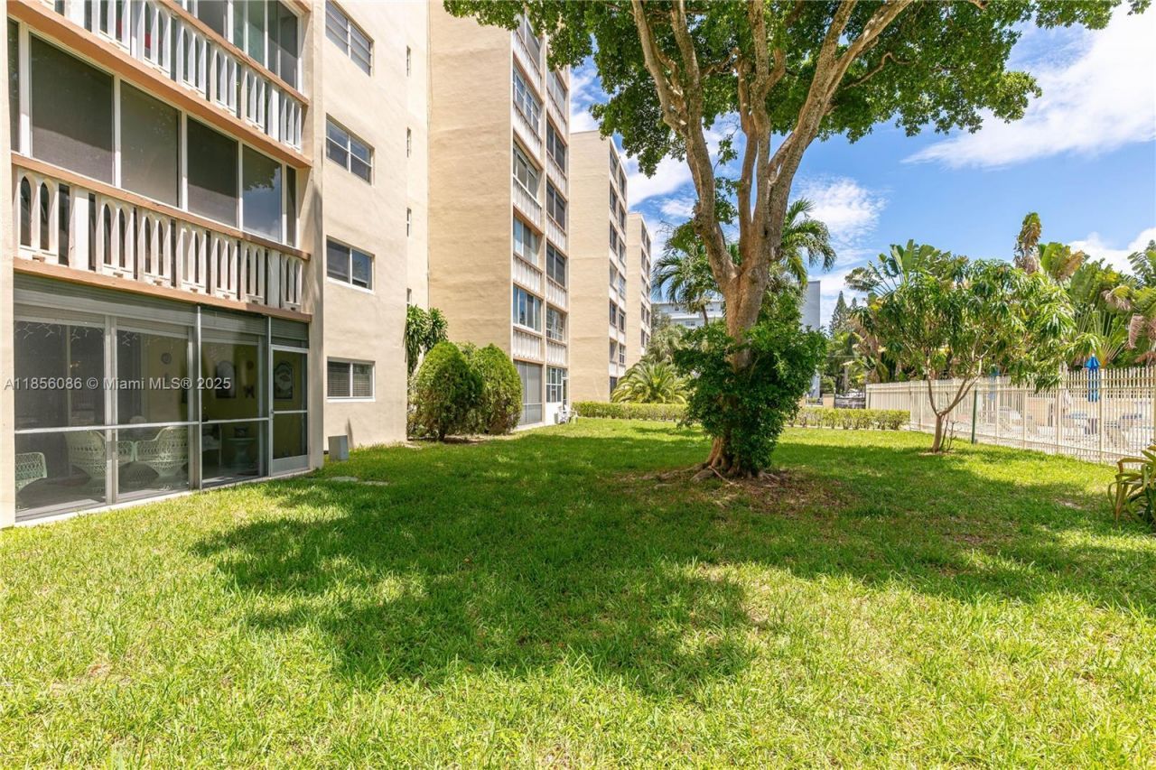 1001 NE 14th Ave, Unit 107, Hallandale Beach, FL 33009 Photo