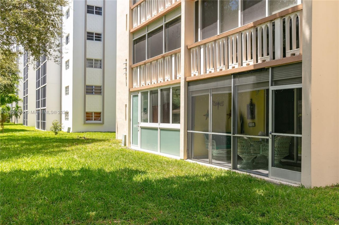 1001 NE 14th Ave, Unit 107, Hallandale Beach, FL 33009 Photo