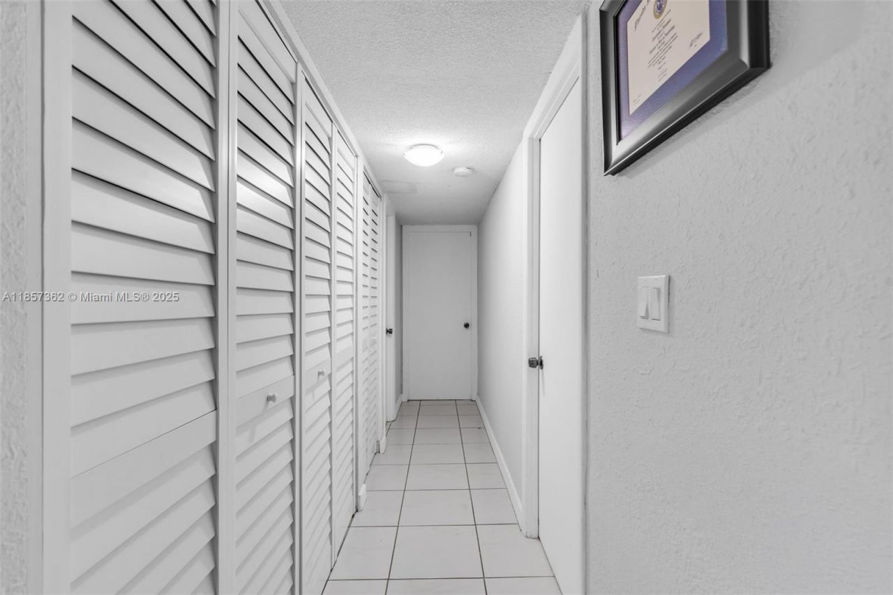 8501 NW 8th St, Unit 105, Miami, FL 33126 Photo