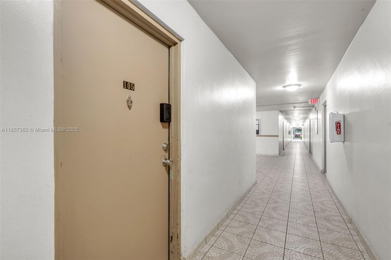 8501 NW 8th St, Unit 105, Miami, FL 33126 Photo
