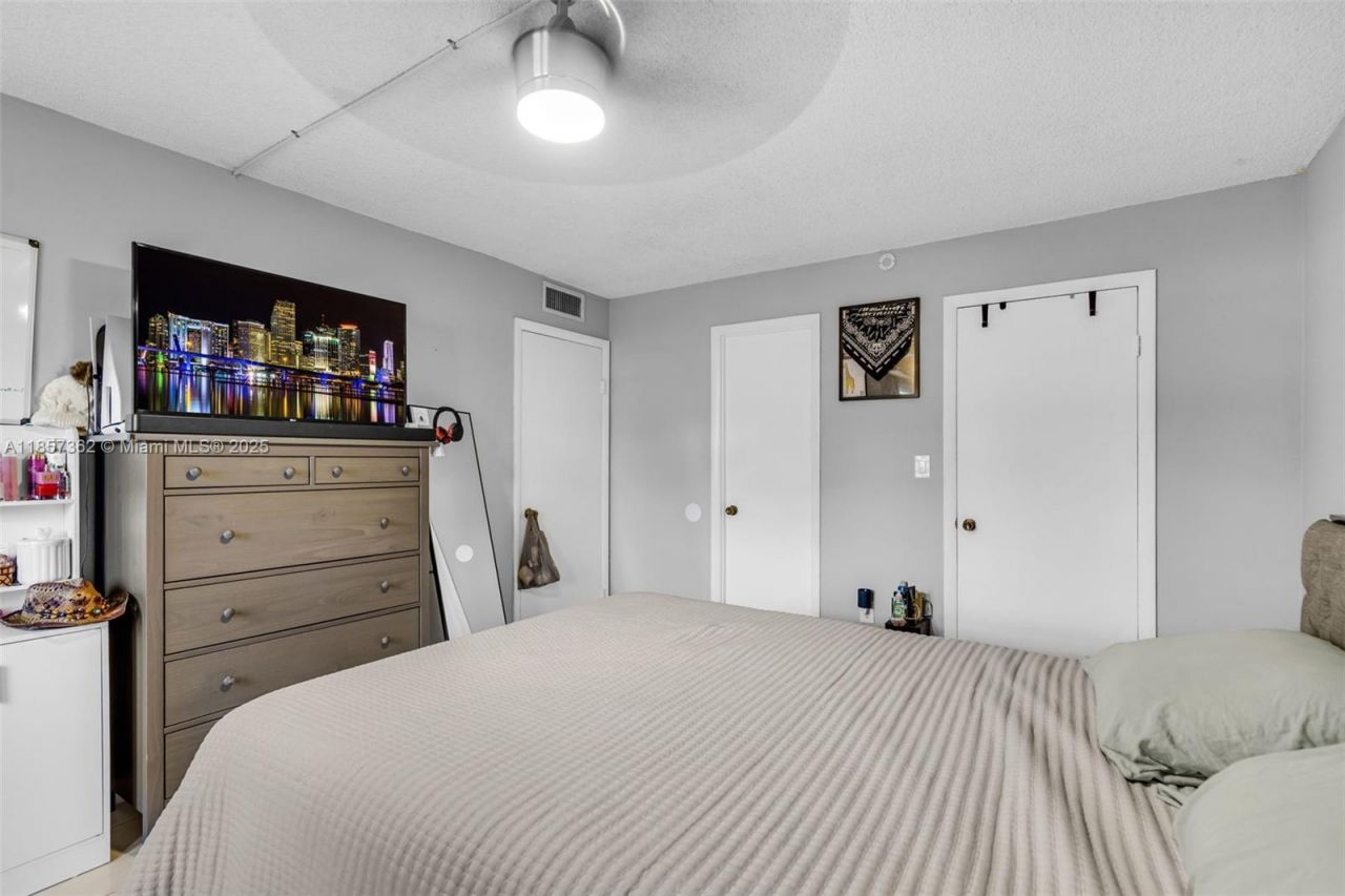 8501 NW 8th St, Unit 105, Miami, FL 33126 Photo