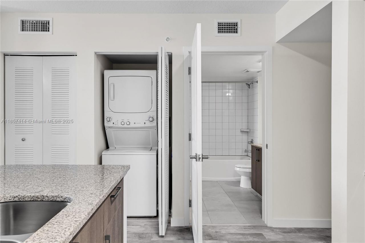 400 NW 112th Ave, Unit 323, Sweetwater, FL 33172 Photo