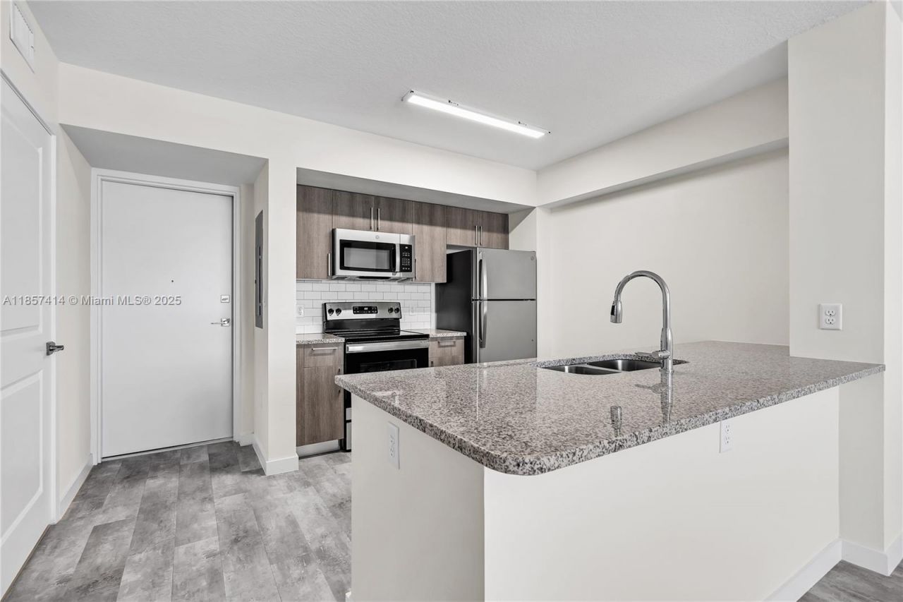 400 NW 112th Ave, Unit 323, Sweetwater, FL 33172 Photo