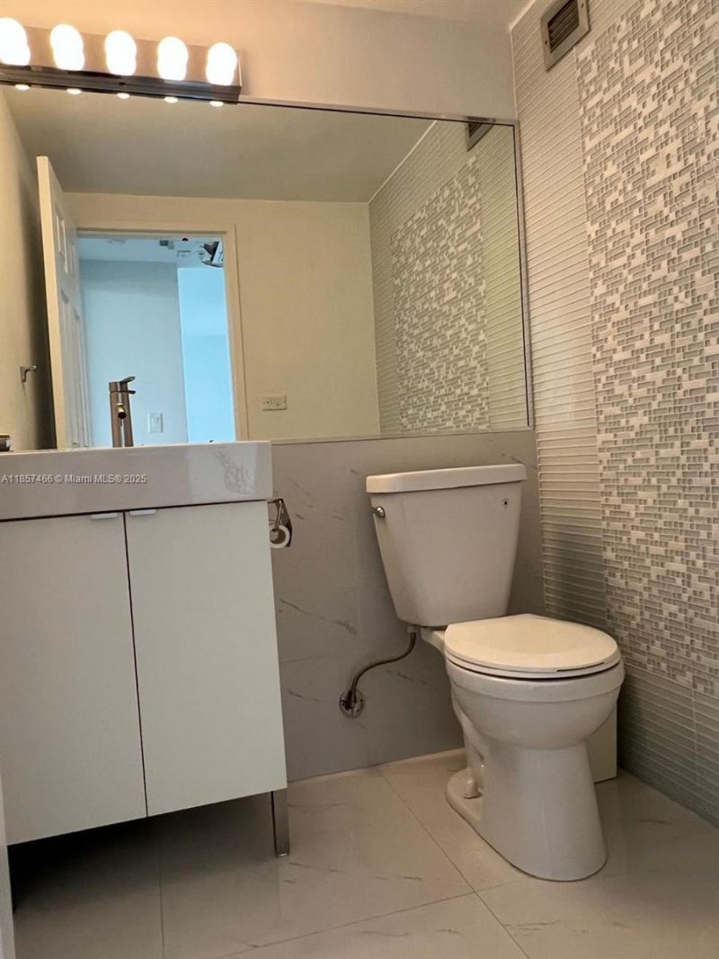 5601 Collins Ave, Unit 1115, Miami Beach, FL 33140 Photo