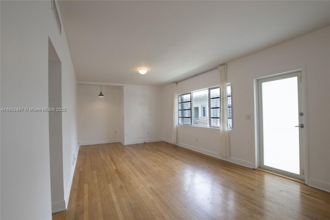 1130 Venetian Way, Unit 2B, Miami, FL 33139 Photo