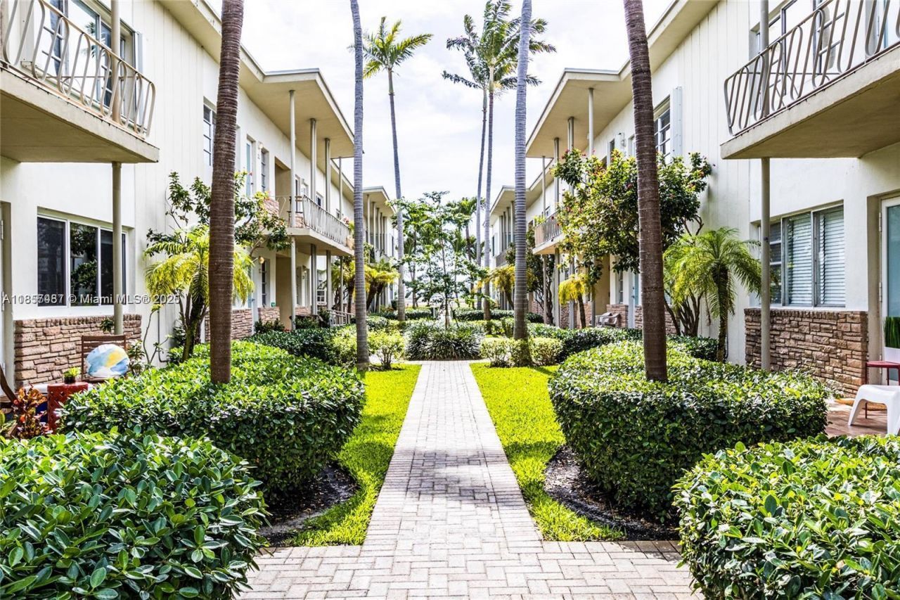 1130 Venetian Way, Unit 2B, Miami, FL 33139 Photo