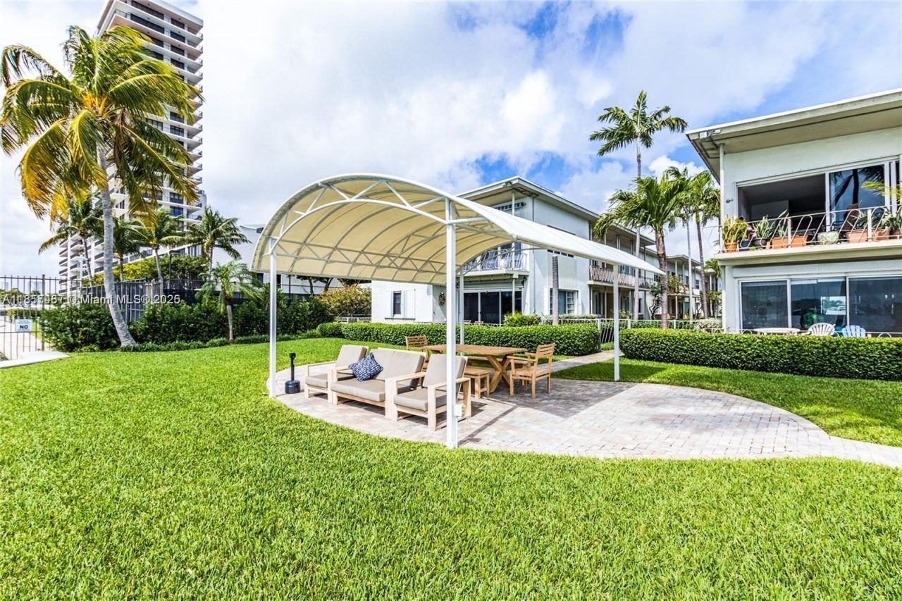 1130 Venetian Way, Unit 2B, Miami, FL 33139 Photo