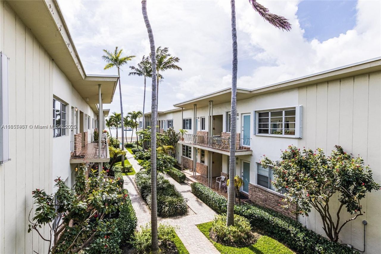 1130 Venetian Way, Unit 2B, Miami, FL 33139 Photo