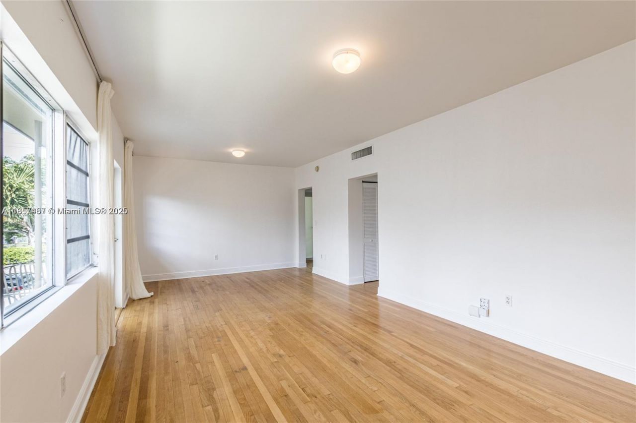 1130 Venetian Way, Unit 2B, Miami, FL 33139 Photo