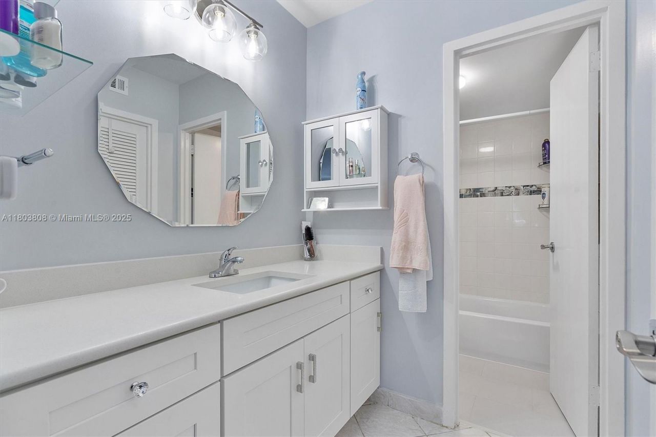 9511 Collins Ave, Unit 1002, Surfside, FL 33154 Photo