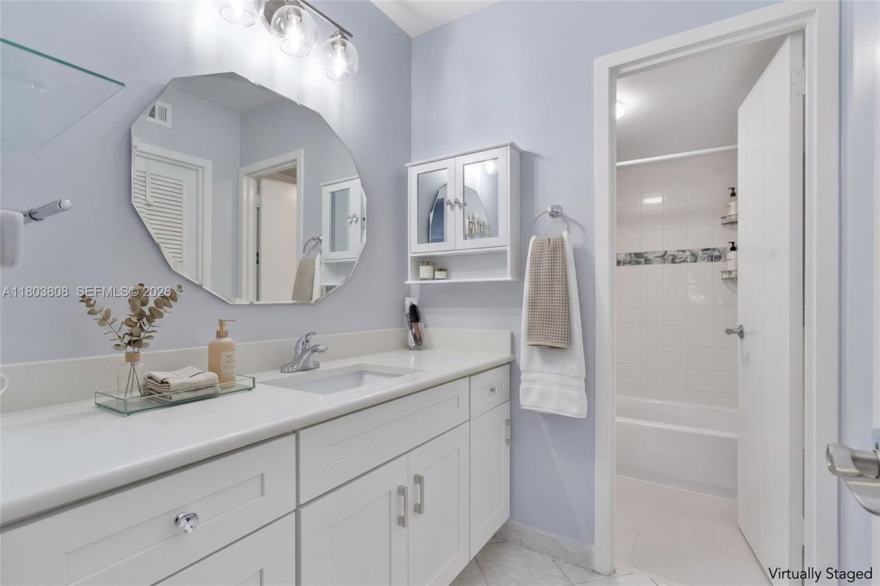 9511 Collins Ave, Unit 1002, Surfside, FL 33154 Photo