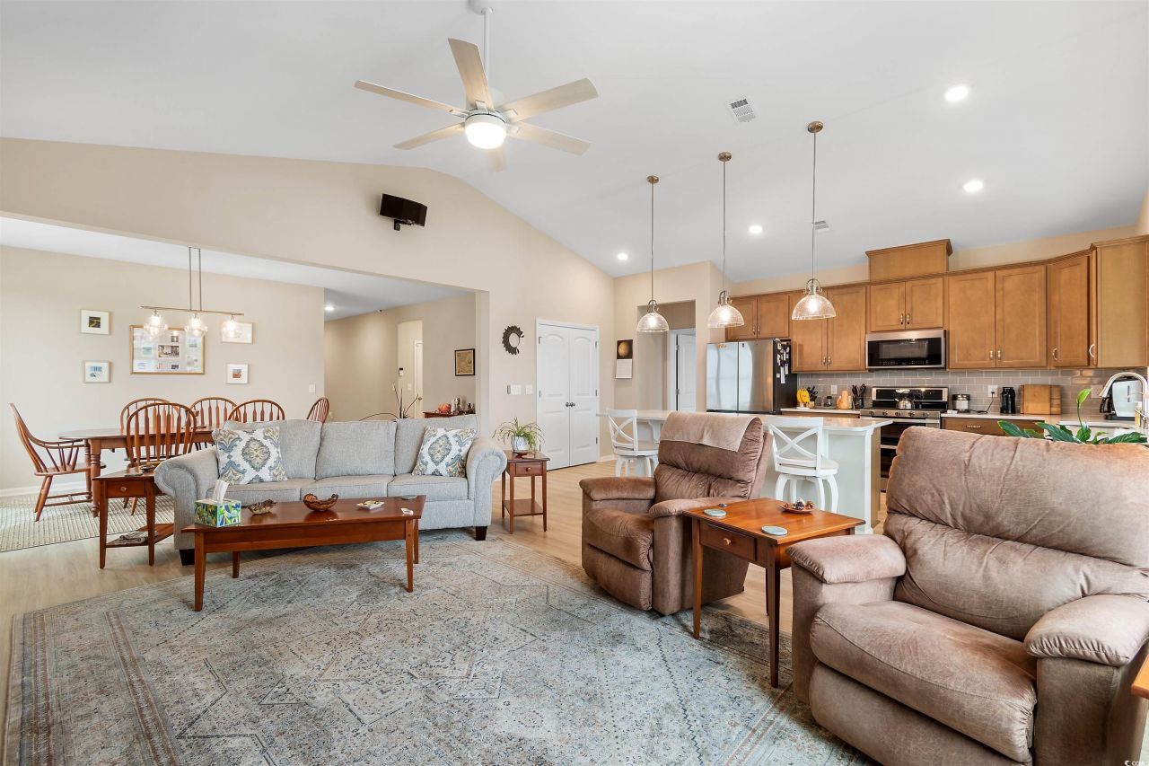 5059 Vinesia Dr. Photo 15