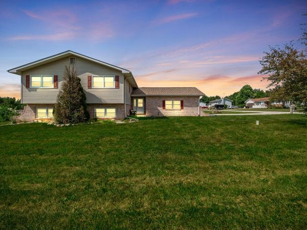 361 Sandwood Court, Valparaiso, IN 46383