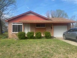 802 S Olive Drive, Clarksville, AR 72830 Main Photo