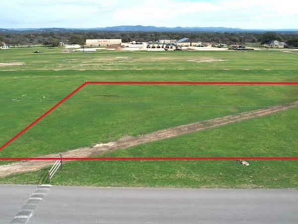 787 Flying L, Bandera, TX 78003