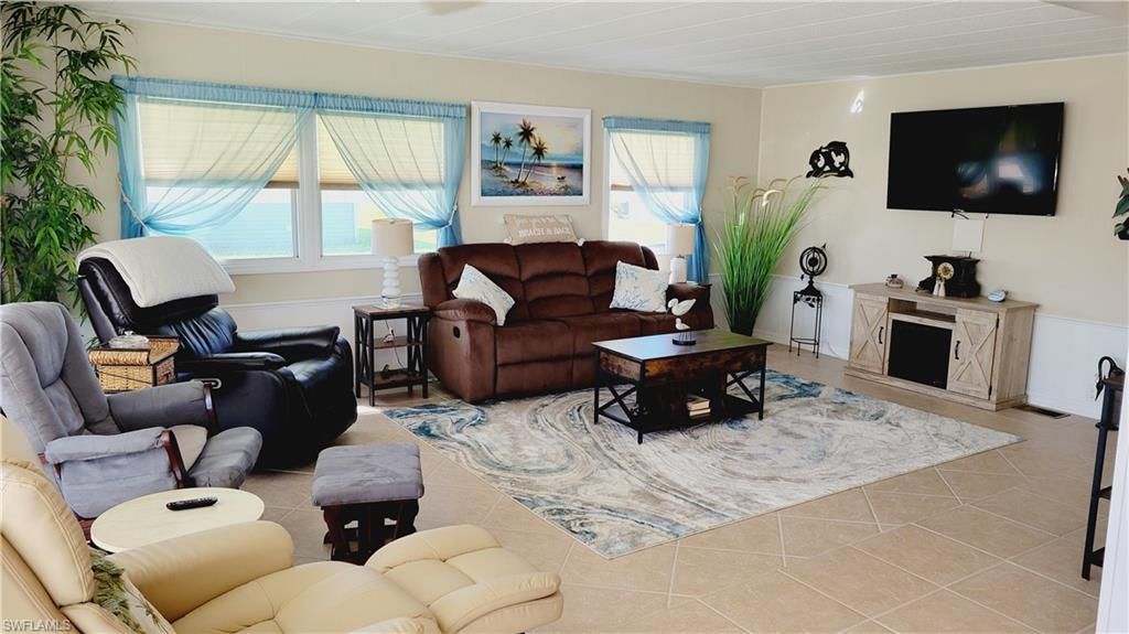 267 Shoreland Dr, Fort Myers, FL 33905 Photo